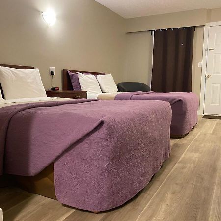 Imperial Motel 100 Mile House Buitenkant foto