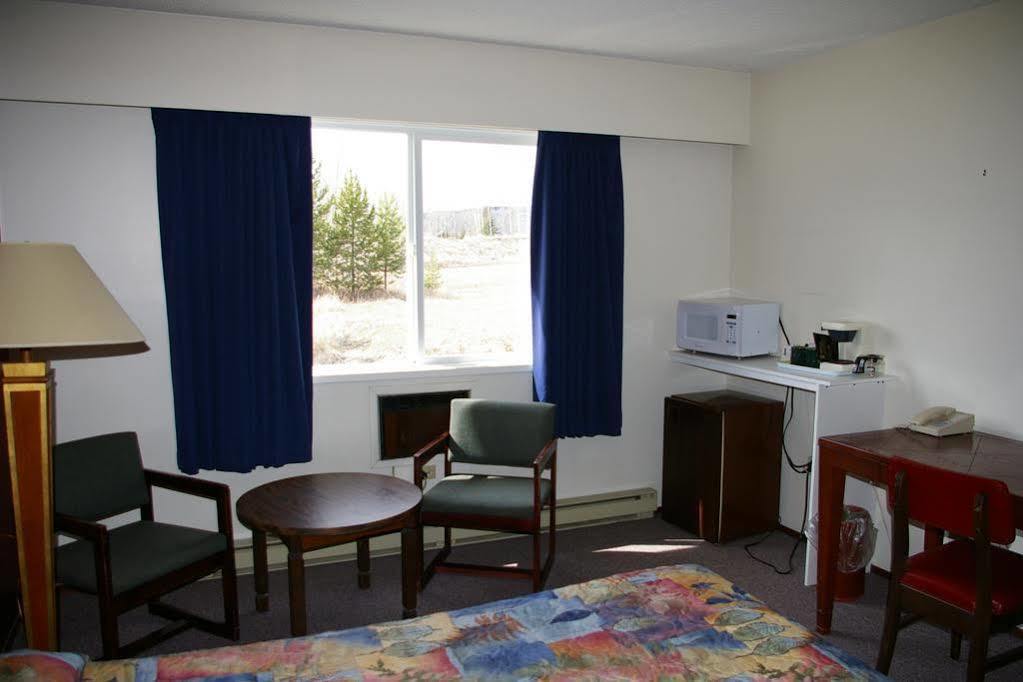 Imperial Motel 100 Mile House Buitenkant foto