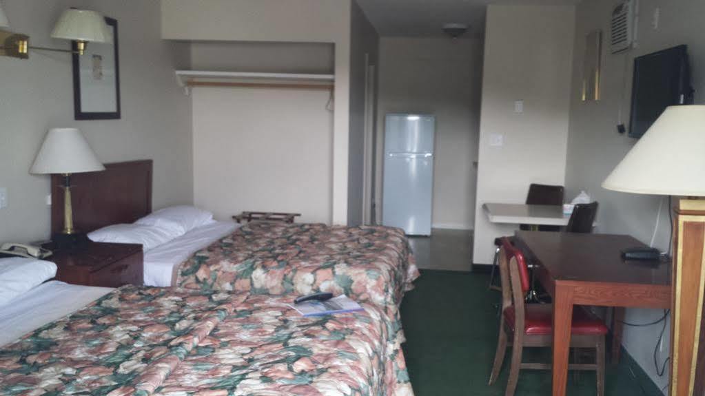 Imperial Motel 100 Mile House Buitenkant foto