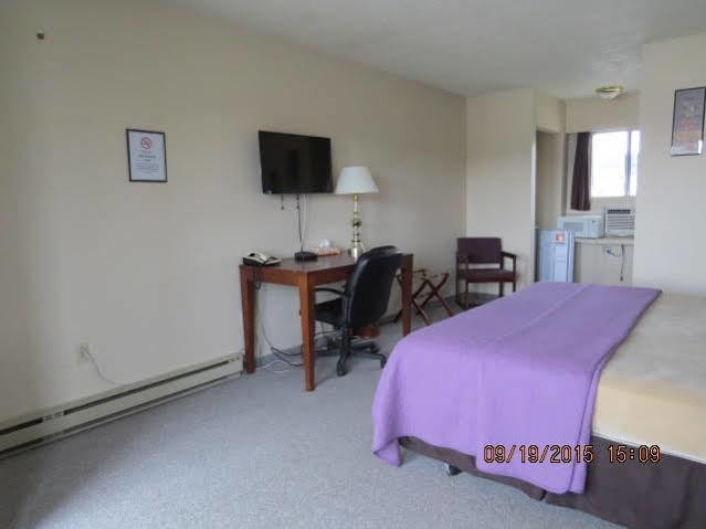 Imperial Motel 100 Mile House Buitenkant foto