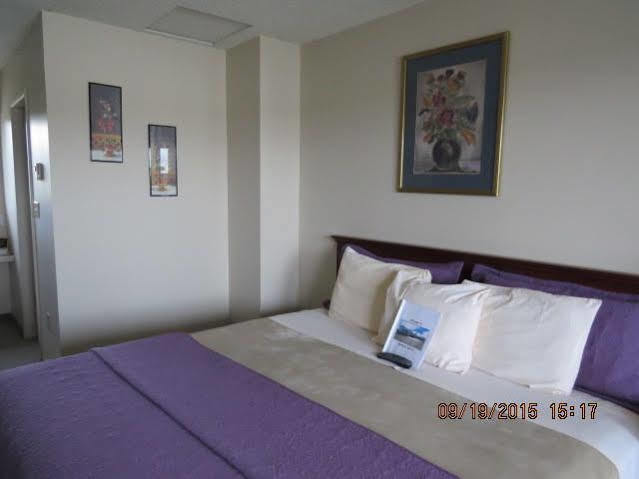 Imperial Motel 100 Mile House Buitenkant foto