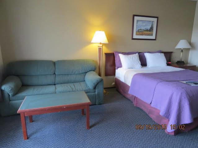 Imperial Motel 100 Mile House Buitenkant foto